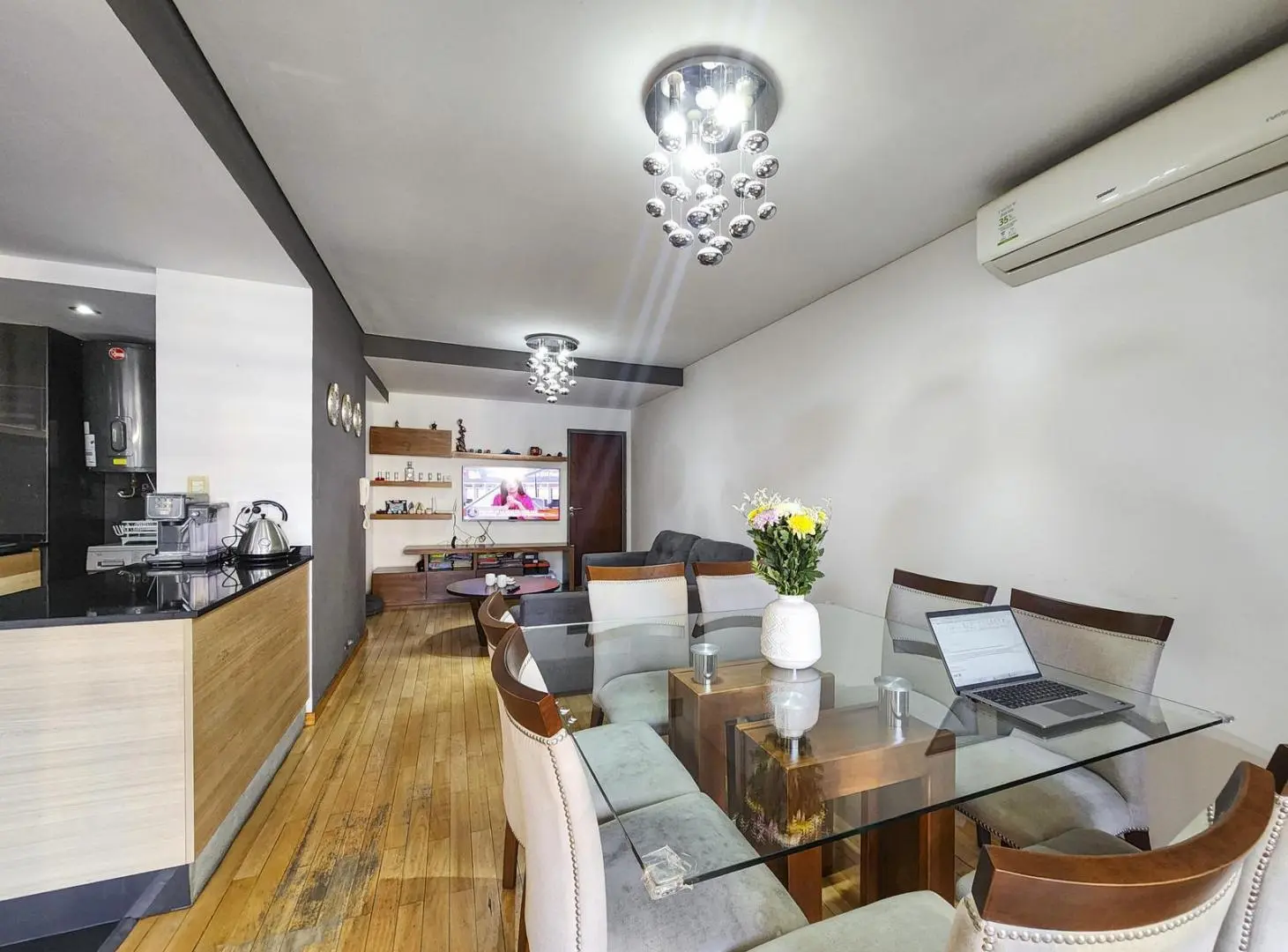 Departamento de 2 dormitorios con 2 baños y 2 balcones 4