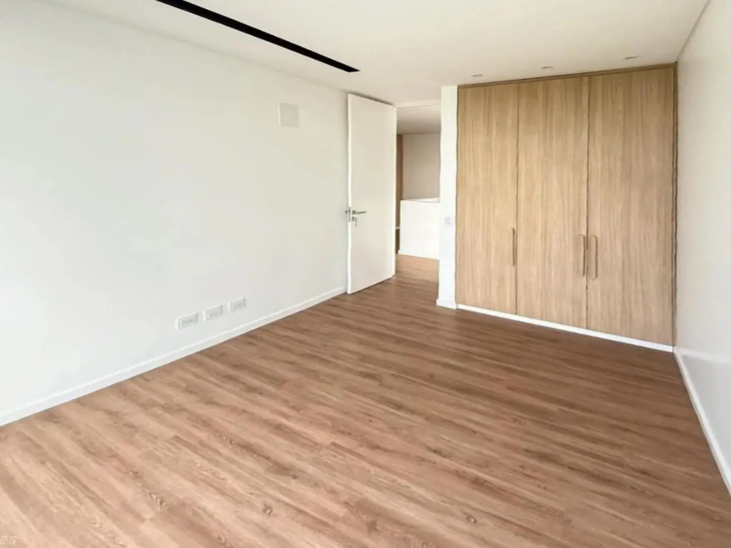 Casa de 4 dormitorios con pileta, fondo al norte en Vida Club de Campo 3