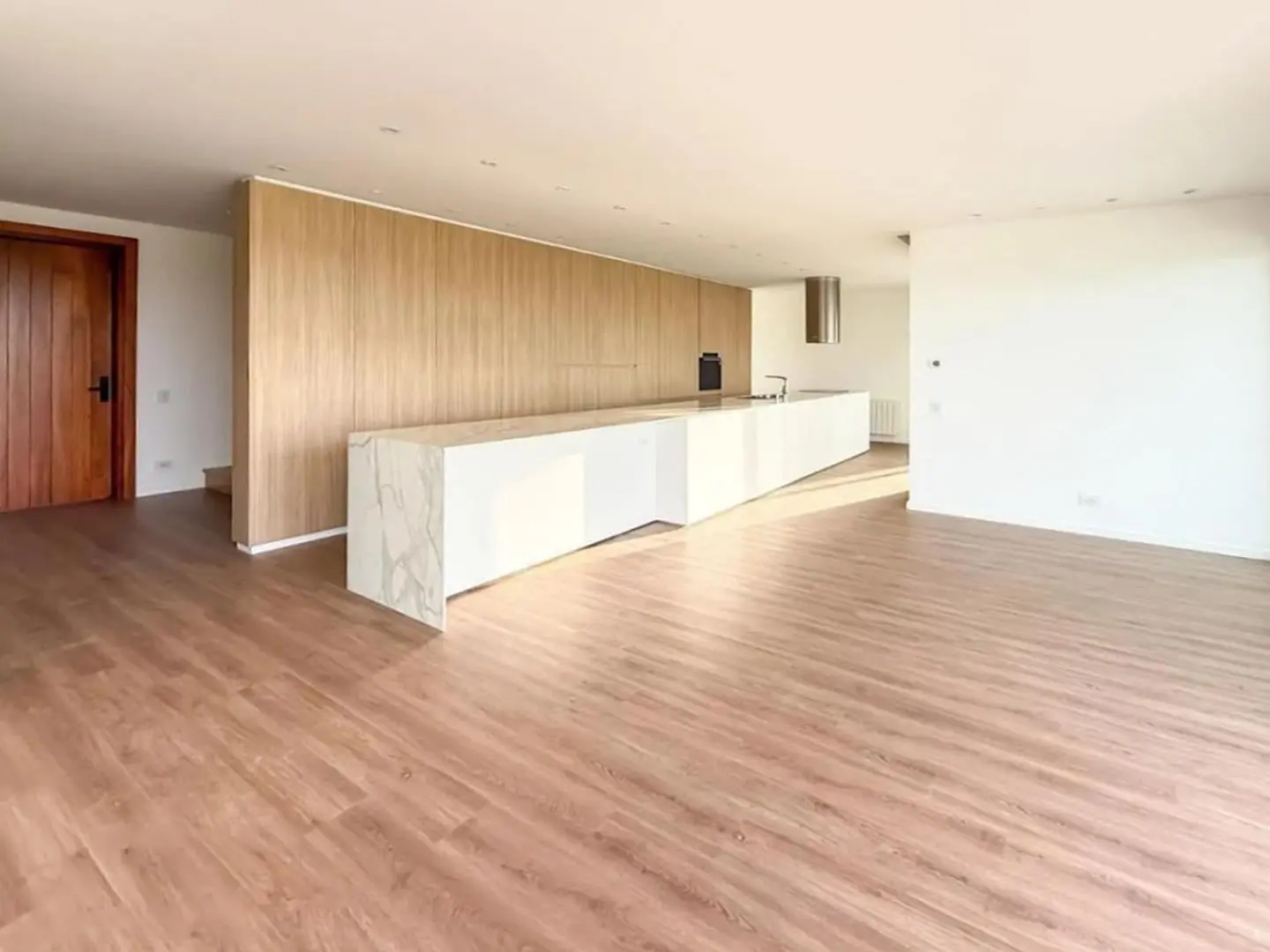 Casa de 4 dormitorios con pileta, fondo al norte en Vida Club de Campo 2