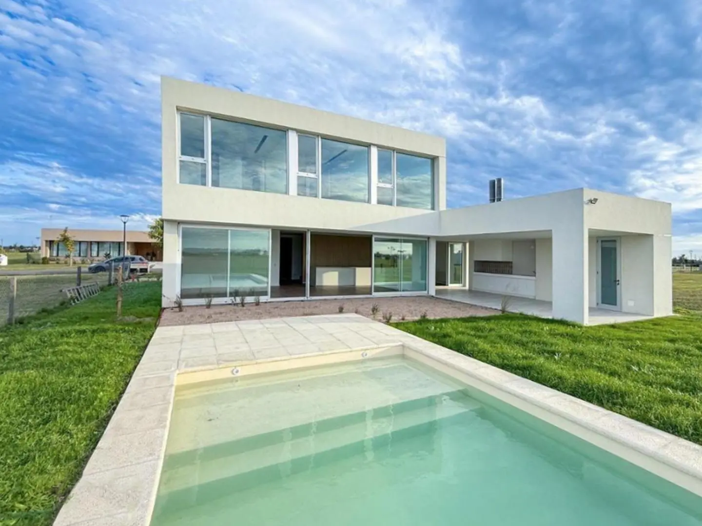 Casa de 4 dormitorios con pileta, fondo al norte en Vida Club de Campo 4