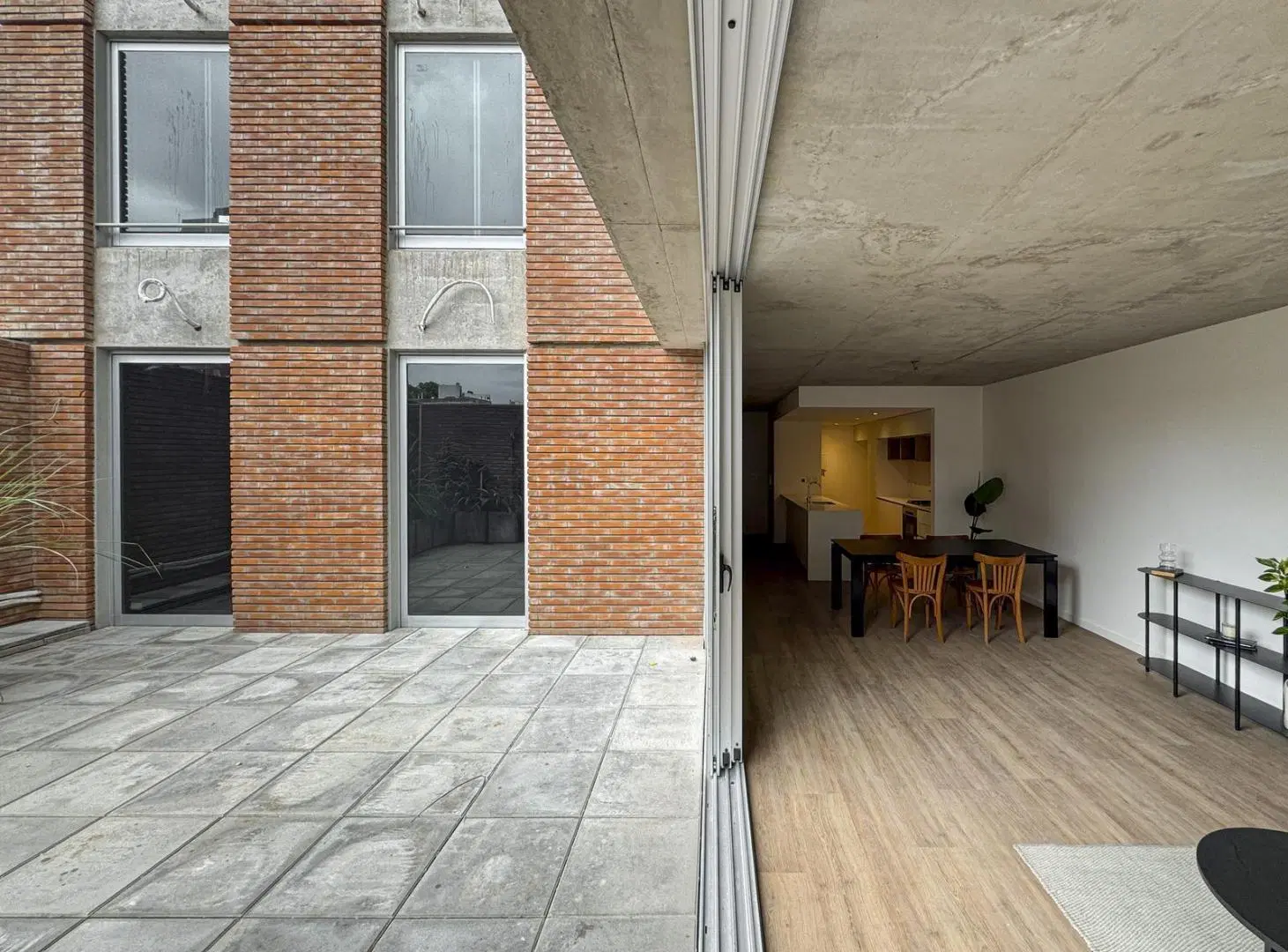 Departamento de 2 dormitorios con patio y radiadores en Lourdes 4