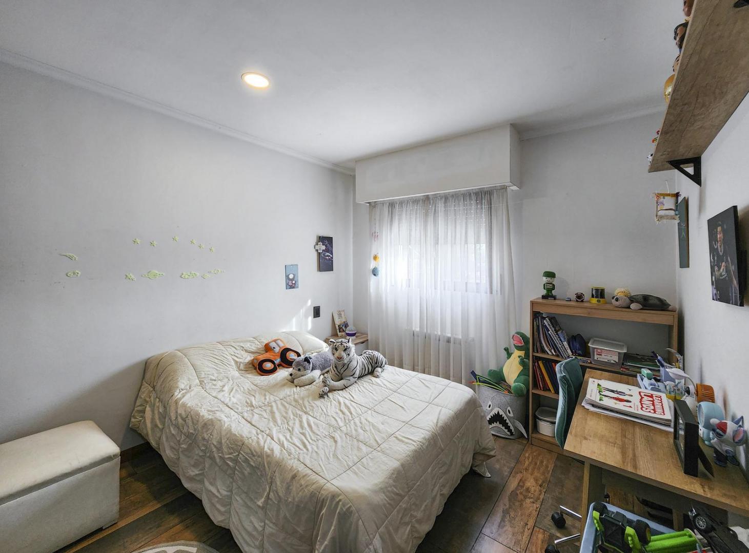 Casa de 3 dormitorios con pileta, parrillero y cochera en Fisherton