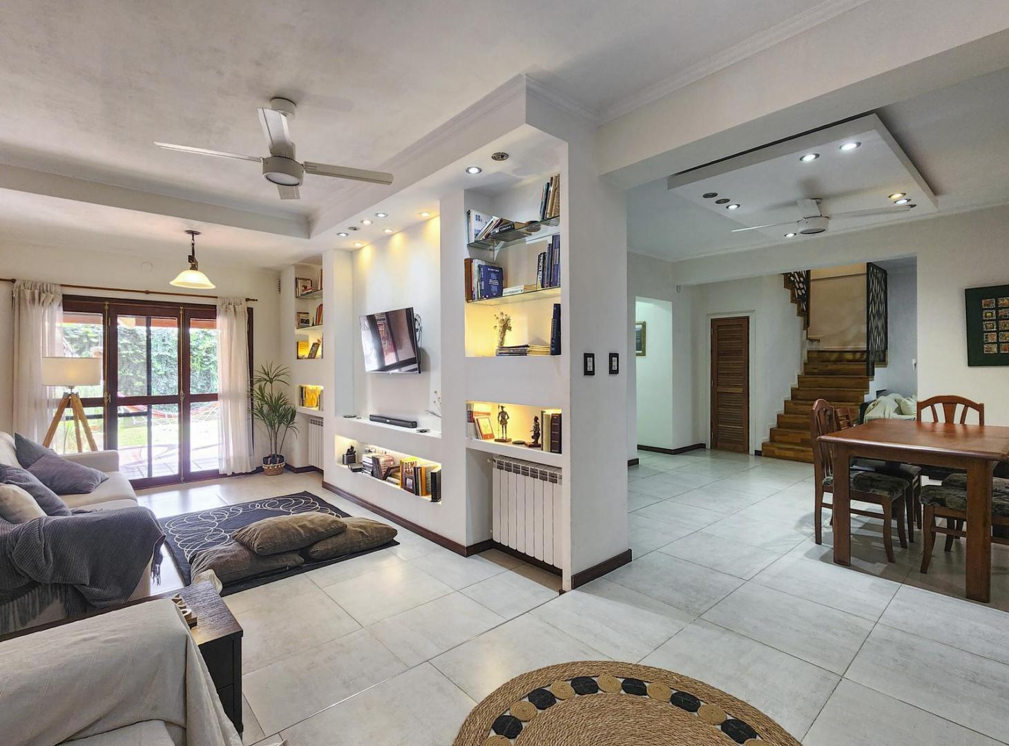 Casa de 3 dormitorios con pileta, parrillero y cochera en Fisherton