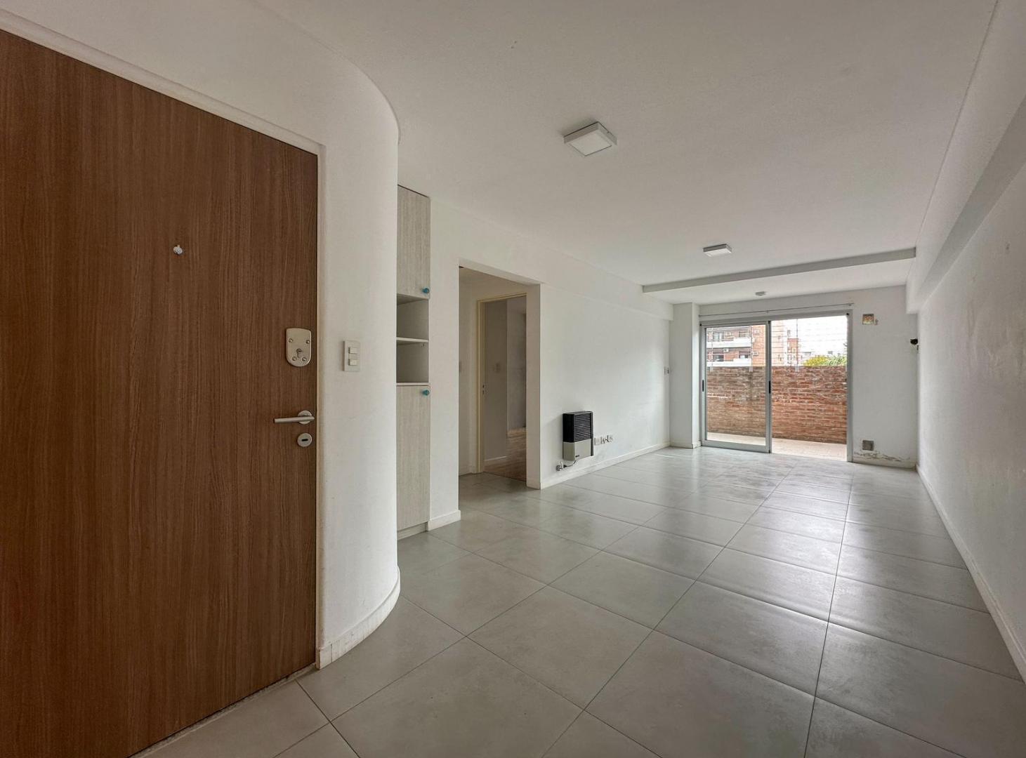 Departamento de 1 dormitorio con cocina separada y balcon terraza