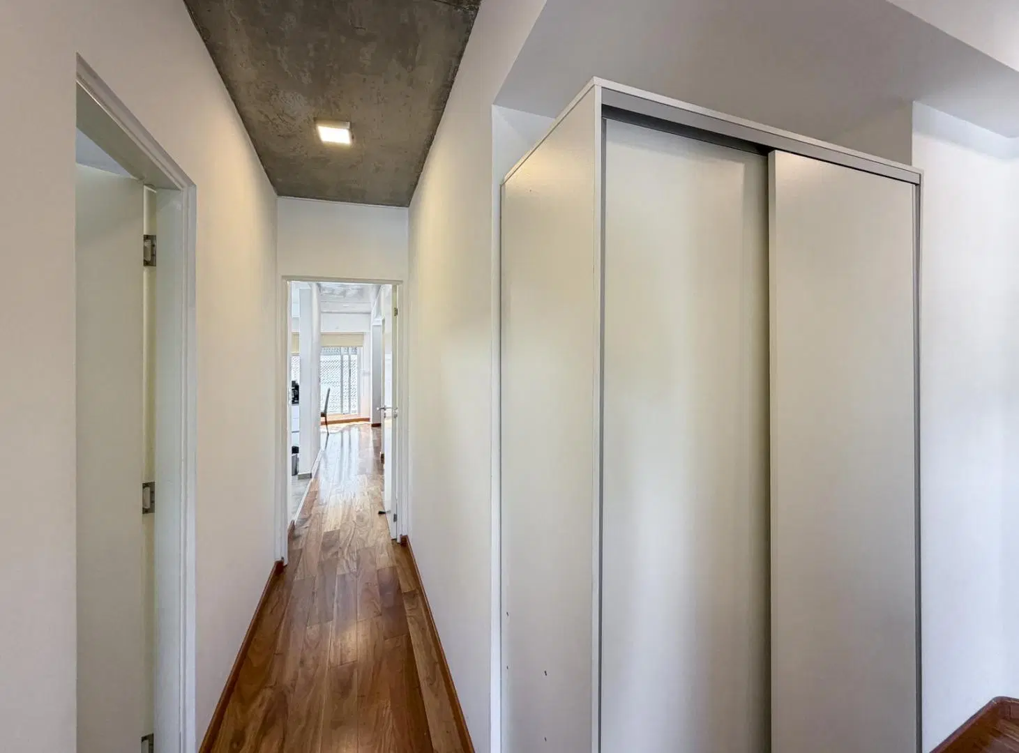 Departamento de 3 dormitorios con radiadores, 2 cocheras y terraza exclusiva con parrilla 4