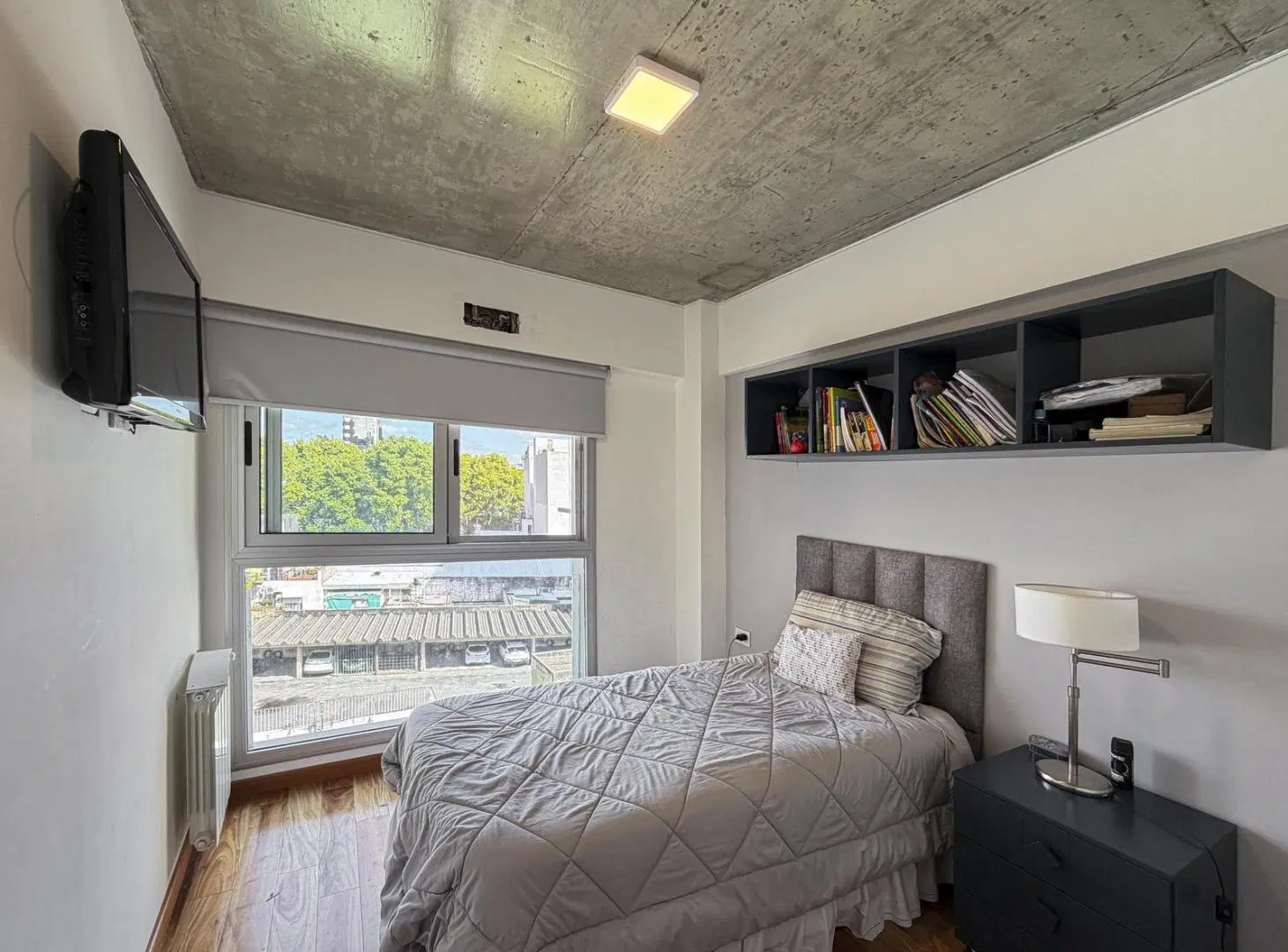 Departamento de 3 dormitorios con radiadores, 2 cocheras y terraza exclusiva con parrilla 2