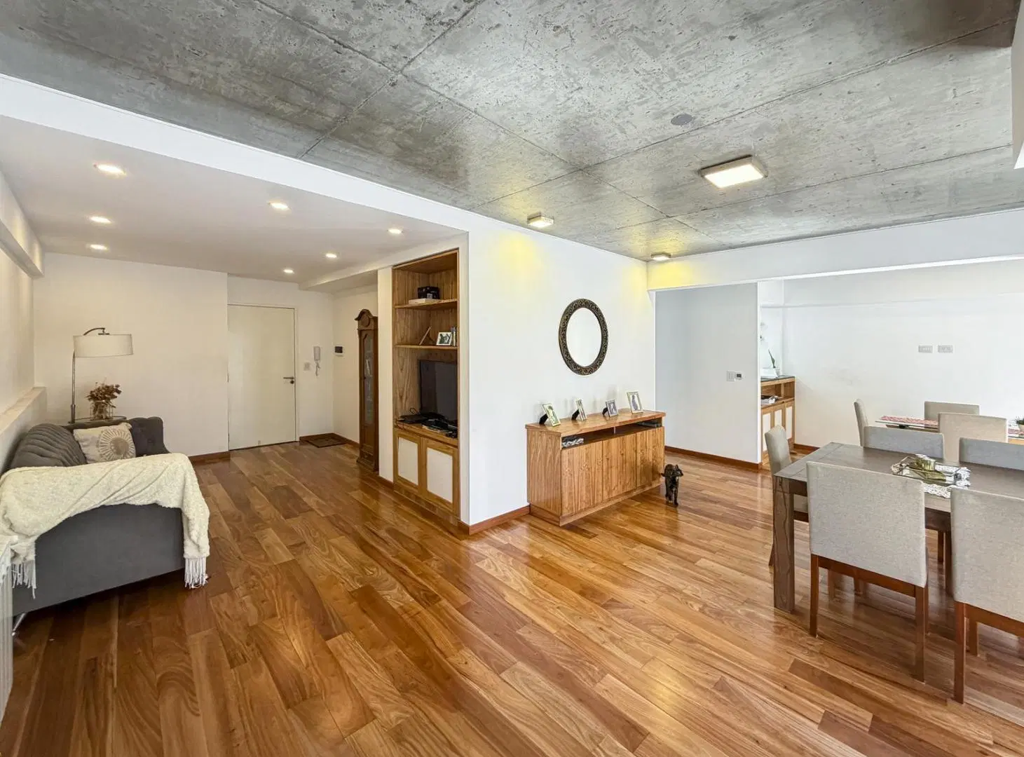 Departamento de 3 dormitorios con radiadores, 2 cocheras y terraza exclusiva con parrilla 3
