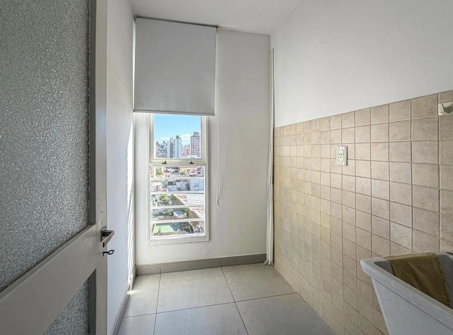 Departamento de 2 dormitorios con cocina separada y cochera 5