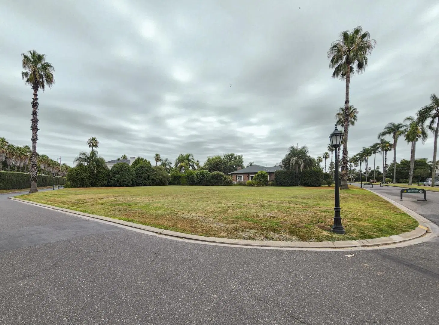 Terreno de 1144m² con amenities y sobre Boulevard en San Marino Funes Hills 3