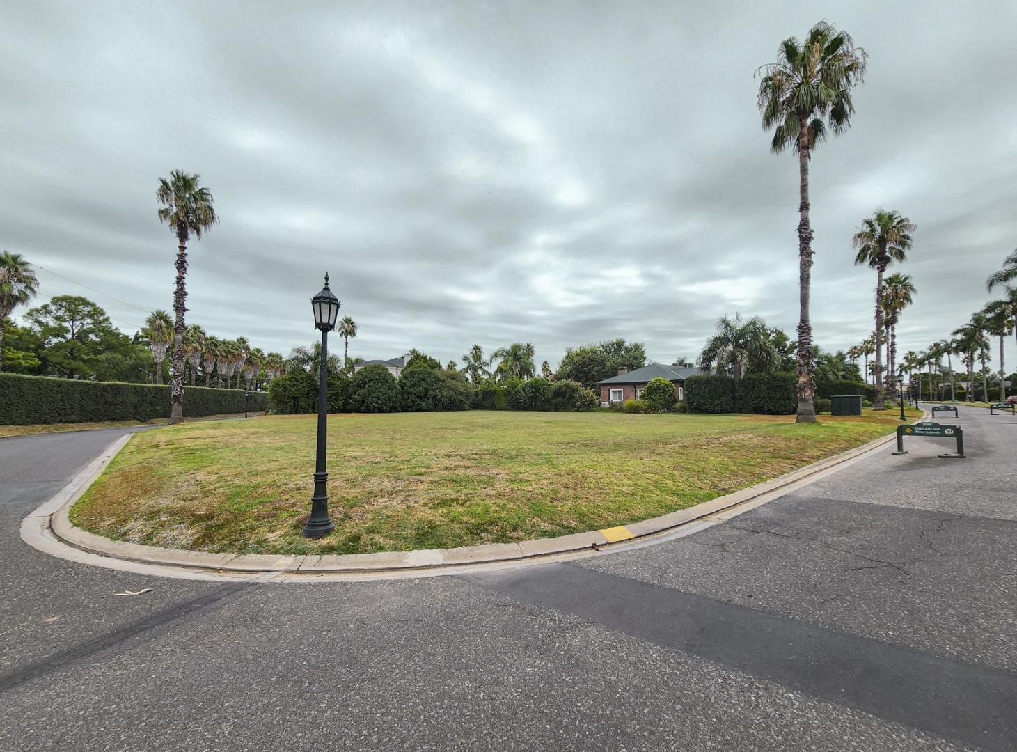 Terreno de 1144m² con amenities y sobre Boulevard en San Marino Funes Hills