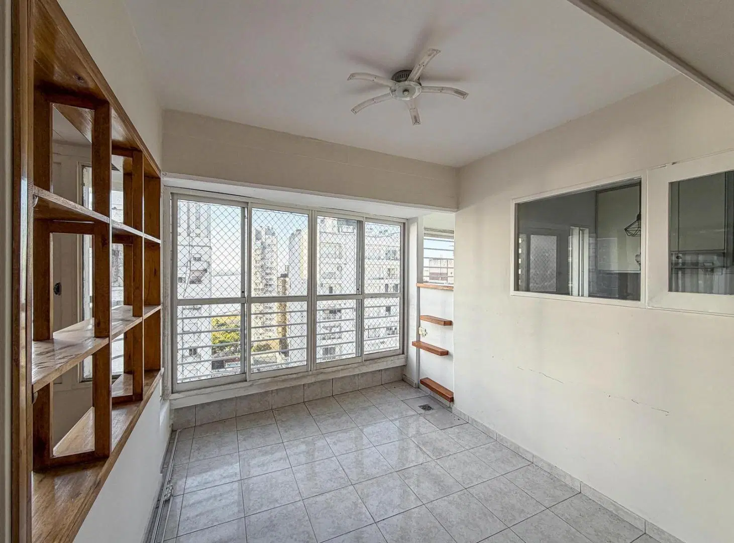 Departamento de 3 dormitorios con cochera y vista parcial al río 2