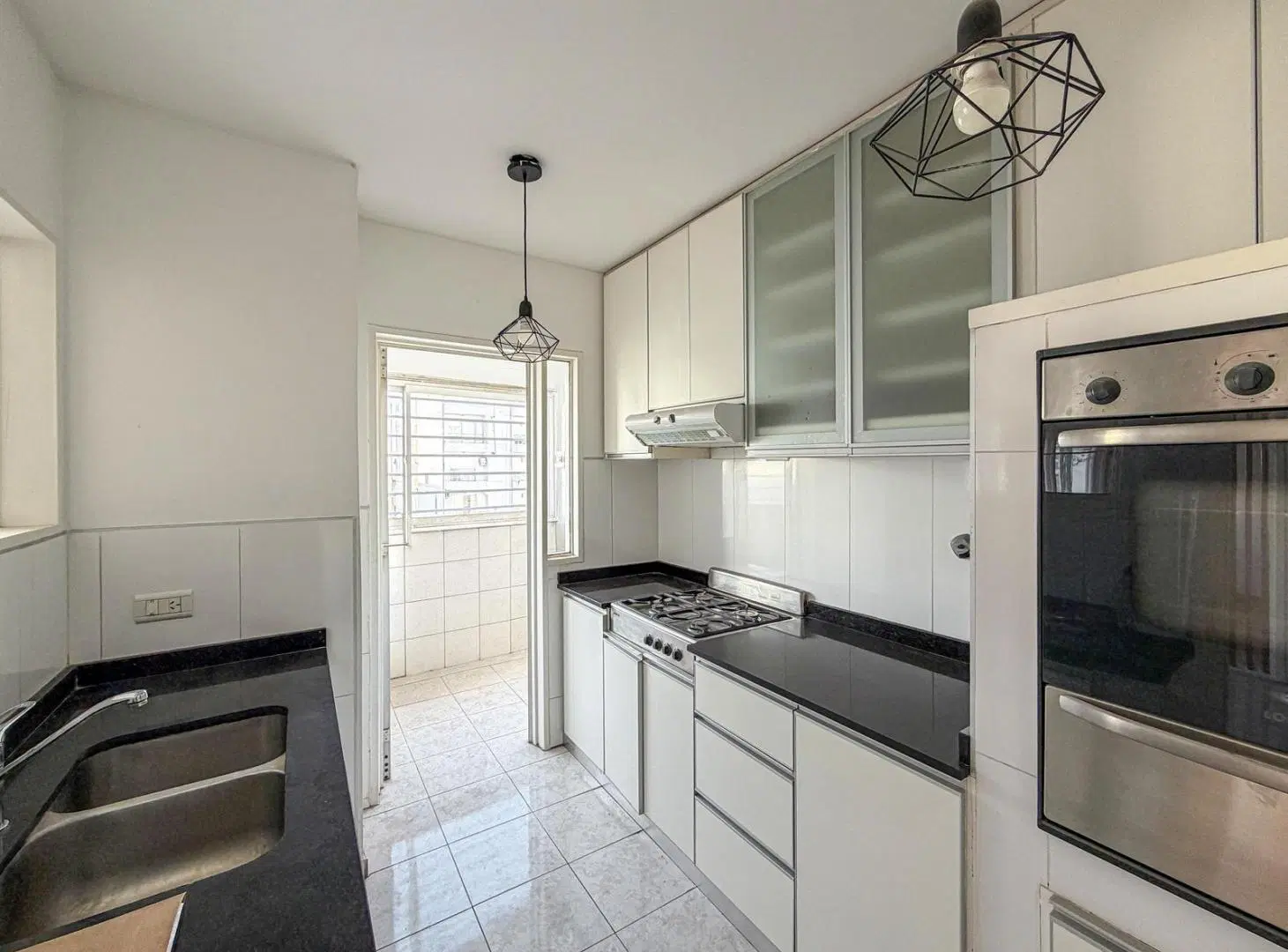 Departamento de 3 dormitorios con cochera y vista parcial al río 4