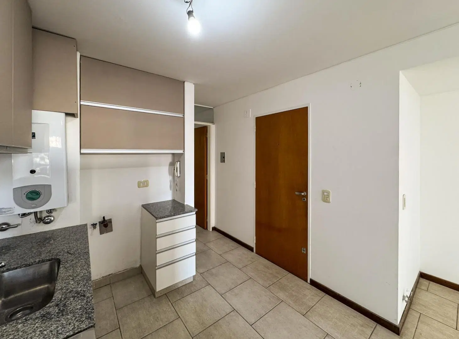 Departamento de 1 dormitorio amplio con ventilación cruzada en Martin 1