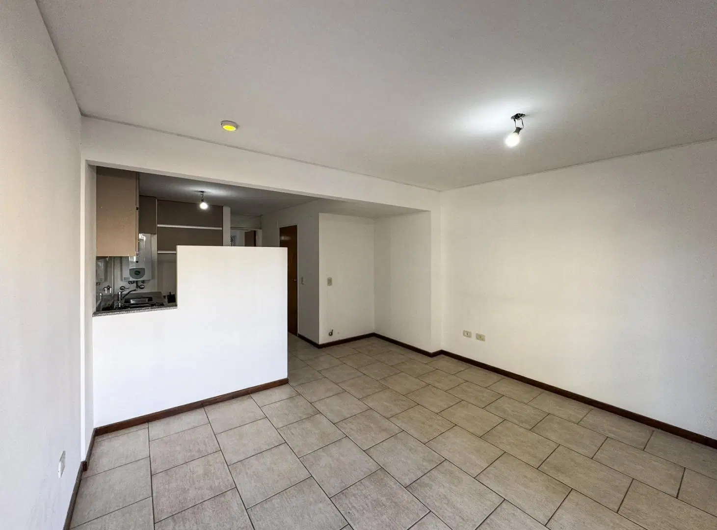Departamento de 1 dormitorio amplio con ventilación cruzada en Martin 4