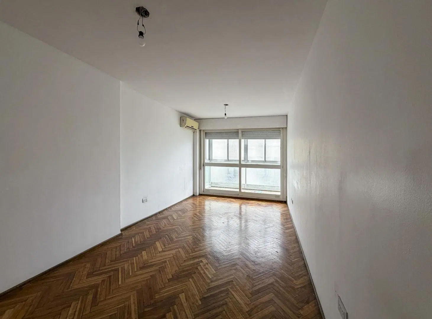 Departamento de 2 dormitorios con balcón y cocina separada 5