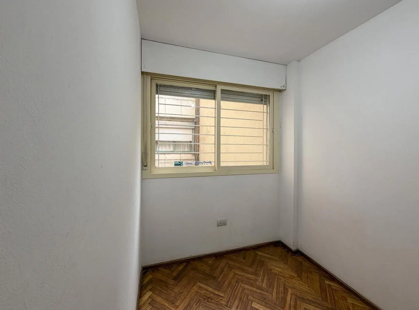 Departamento de 2 dormitorios con balcón y cocina separada 4