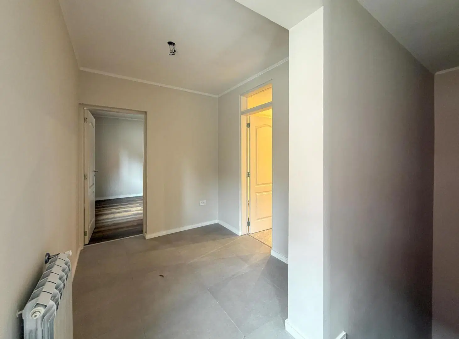 Casa de pasillo único con 3 dormitorios, patio y terraza a estrenar 2