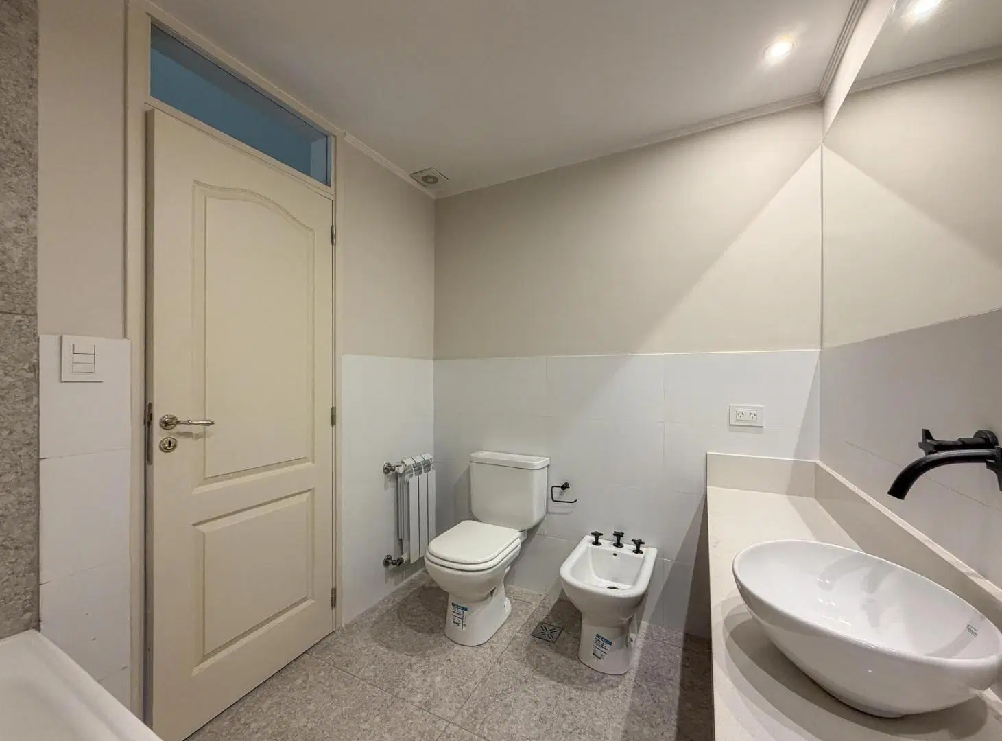 Casa de pasillo único con 3 dormitorios, patio y terraza a estrenar 4