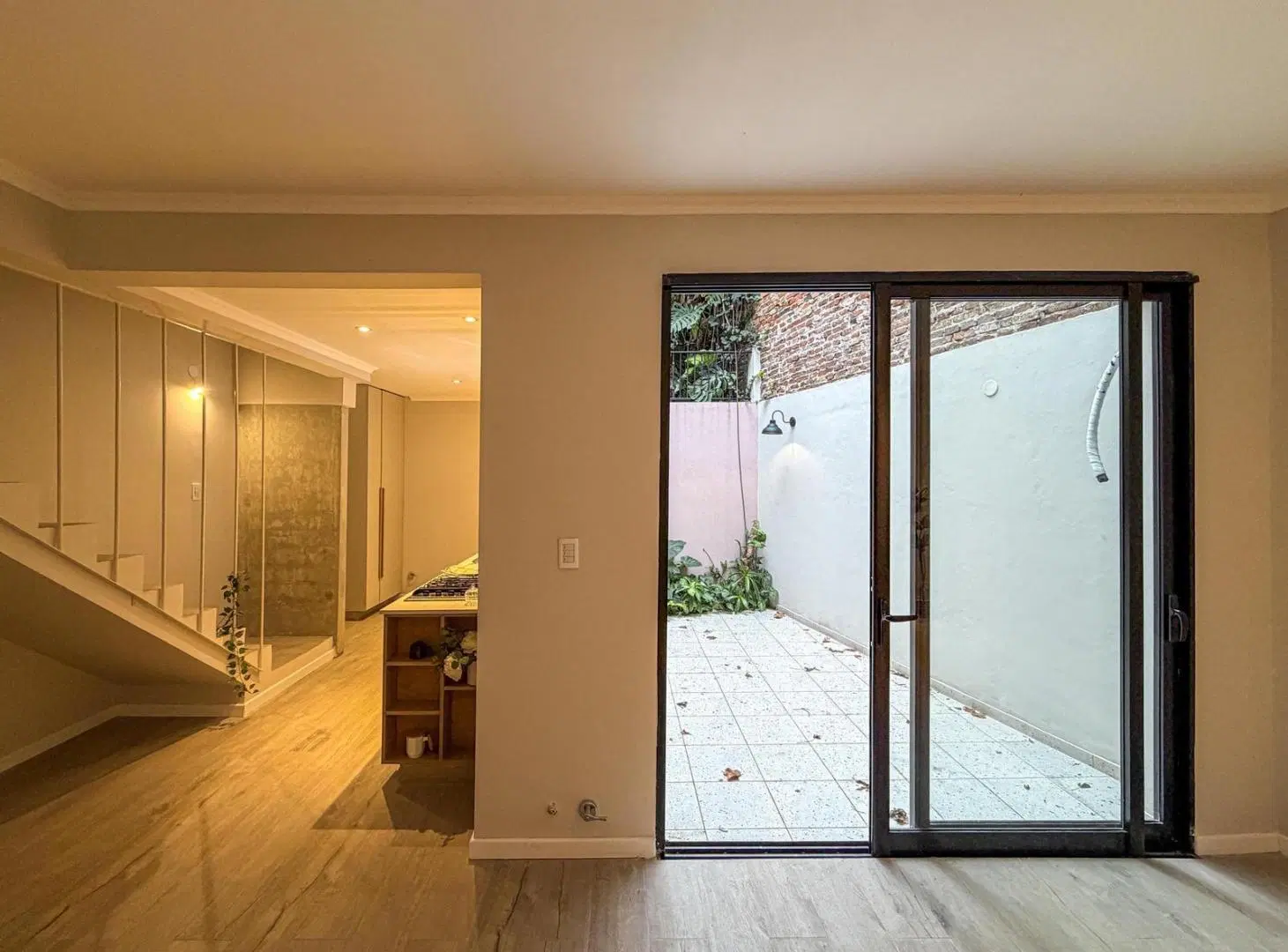 Casa de pasillo de 2 dormitorios a estrenar con patio y terraza 4