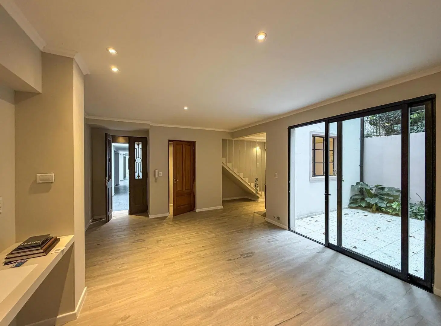 Casa de pasillo de 2 dormitorios a estrenar con patio y terraza 2