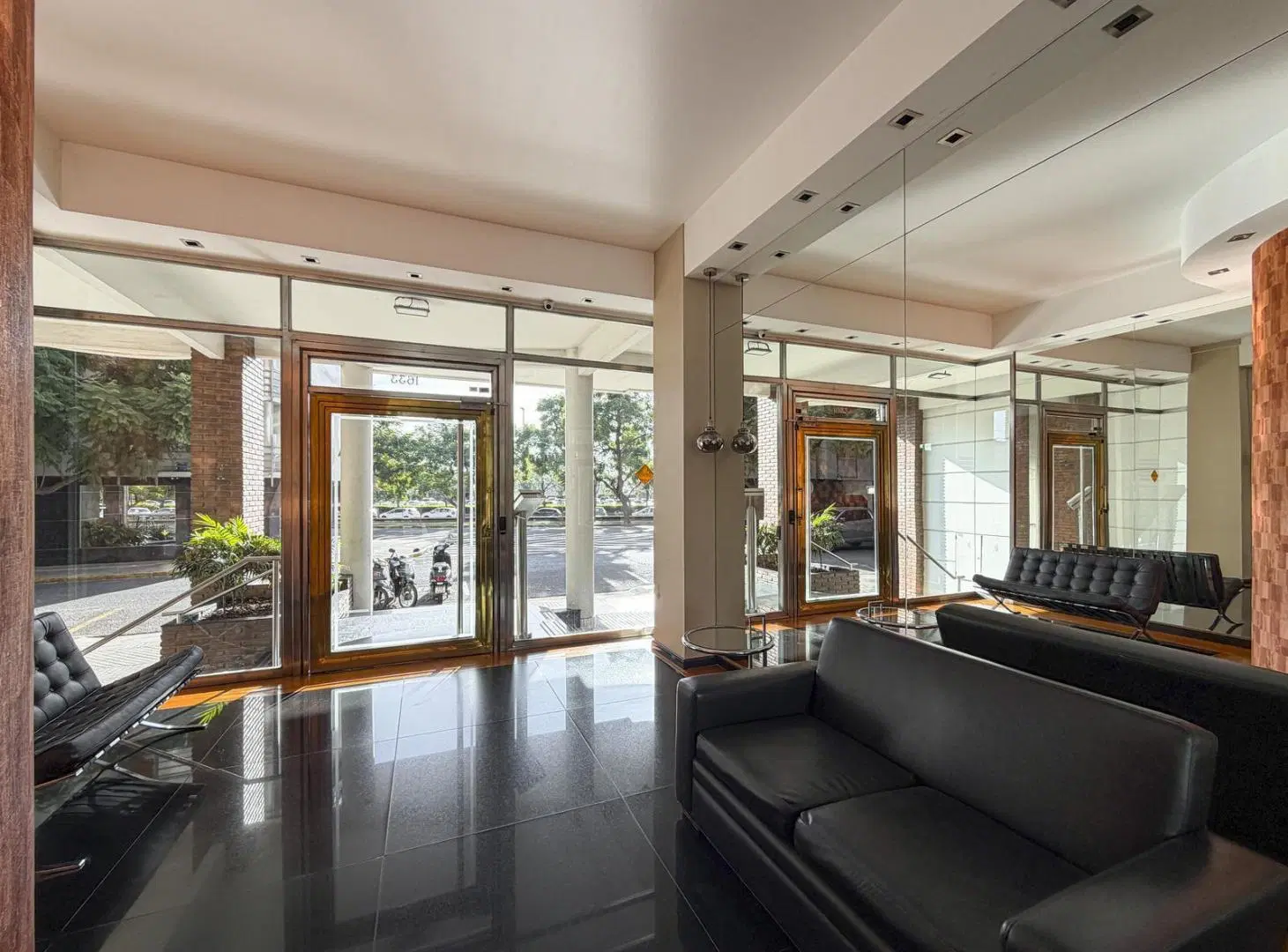 Departamento de 3 dormitorios con vista al río y 2 cocheras 3