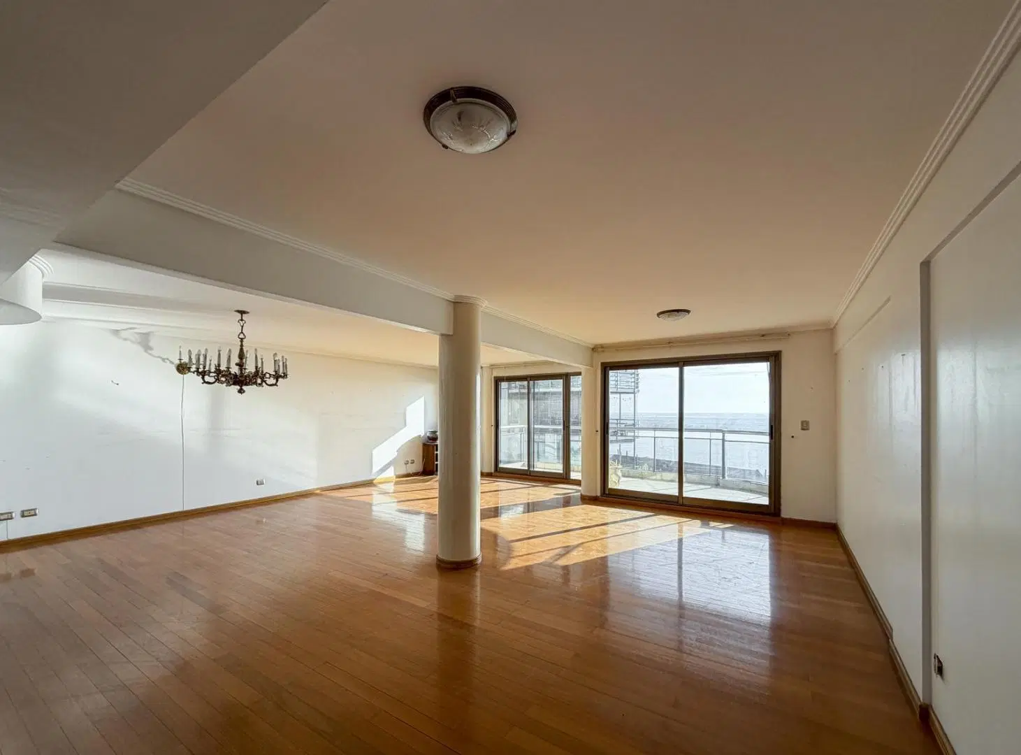 Departamento de 3 dormitorios con vista al río y 2 cocheras 4