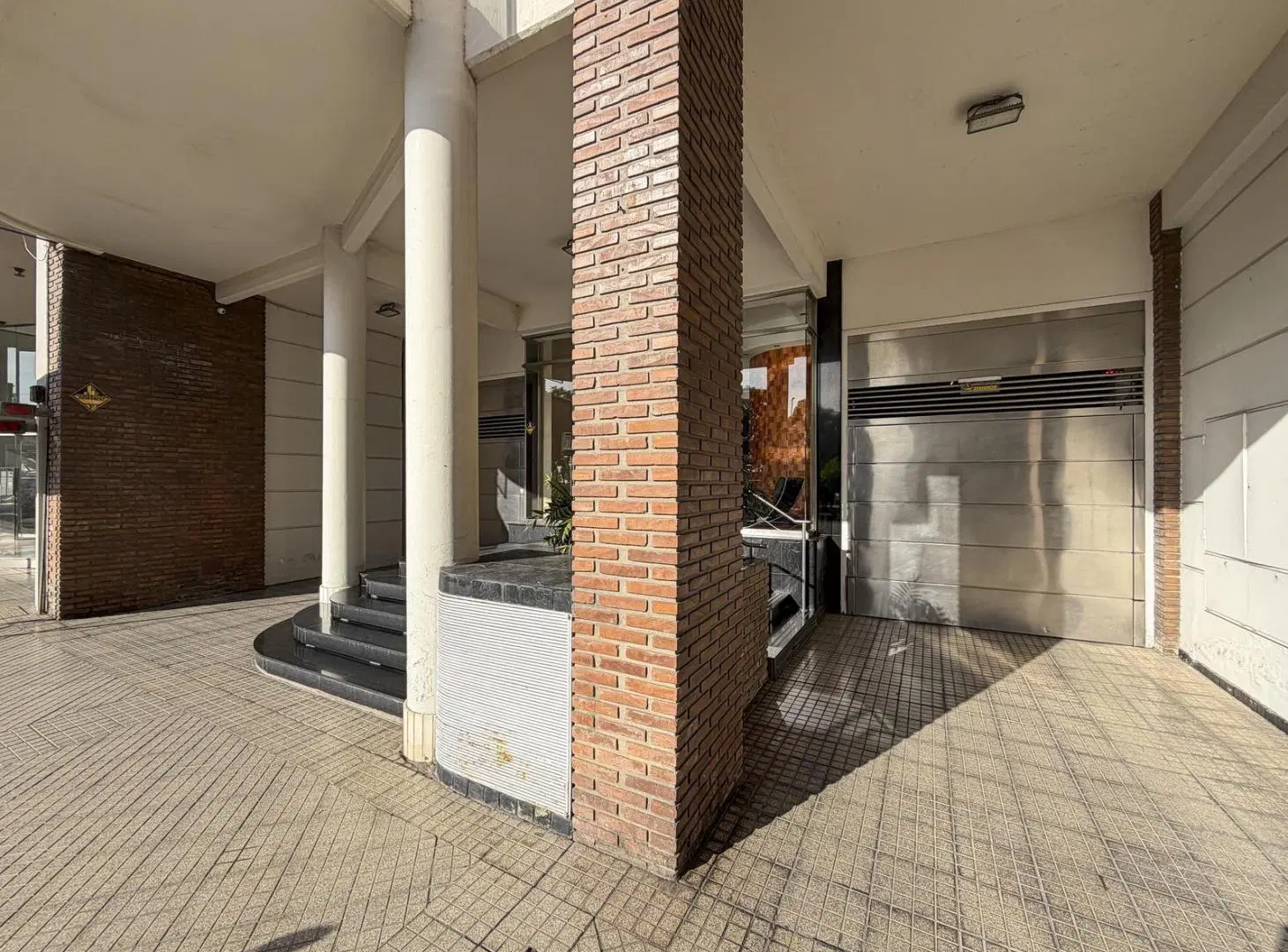 Departamento de 3 dormitorios con vista al río y 2 cocheras 5