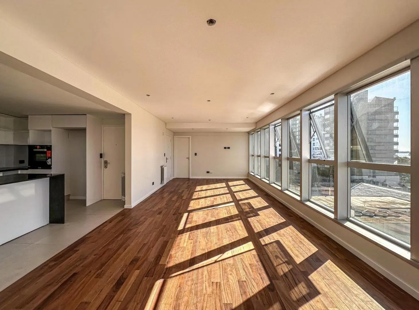 Departamento de 3 dormitorios con 2 cocheras y vista al río 3