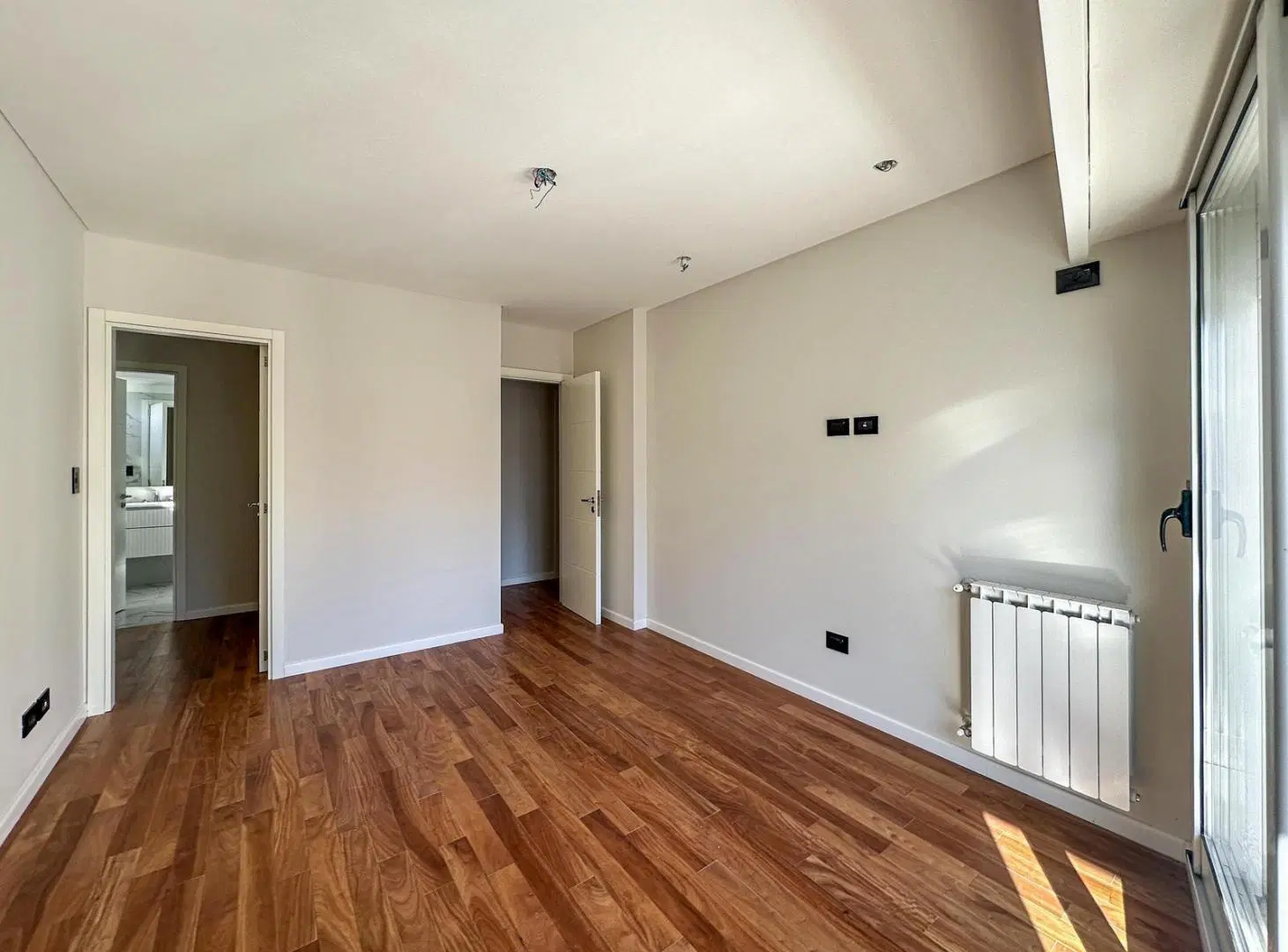 Departamento de 3 dormitorios con 2 cocheras y vista al río 4