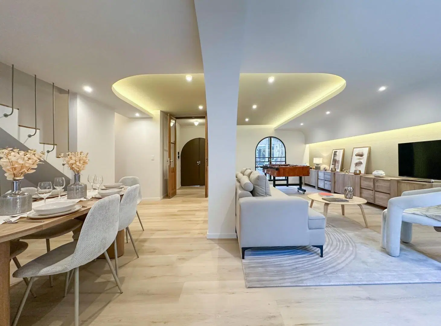 Casa de 3 dormitorios más comodín, 2 cocheras, quincho y pileta 3