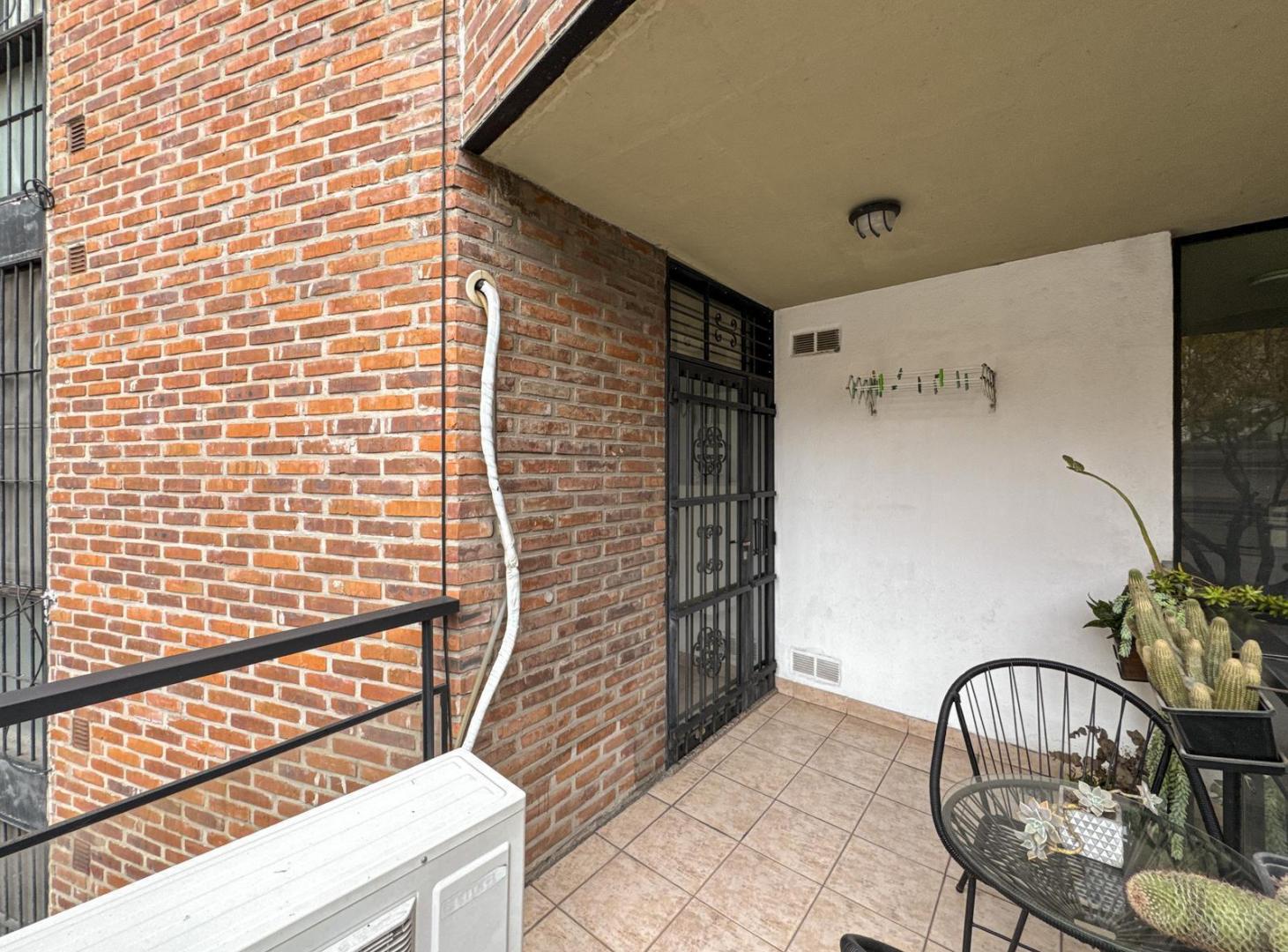 Departamento de 2 dormitorios con gran balcón en Zona Río