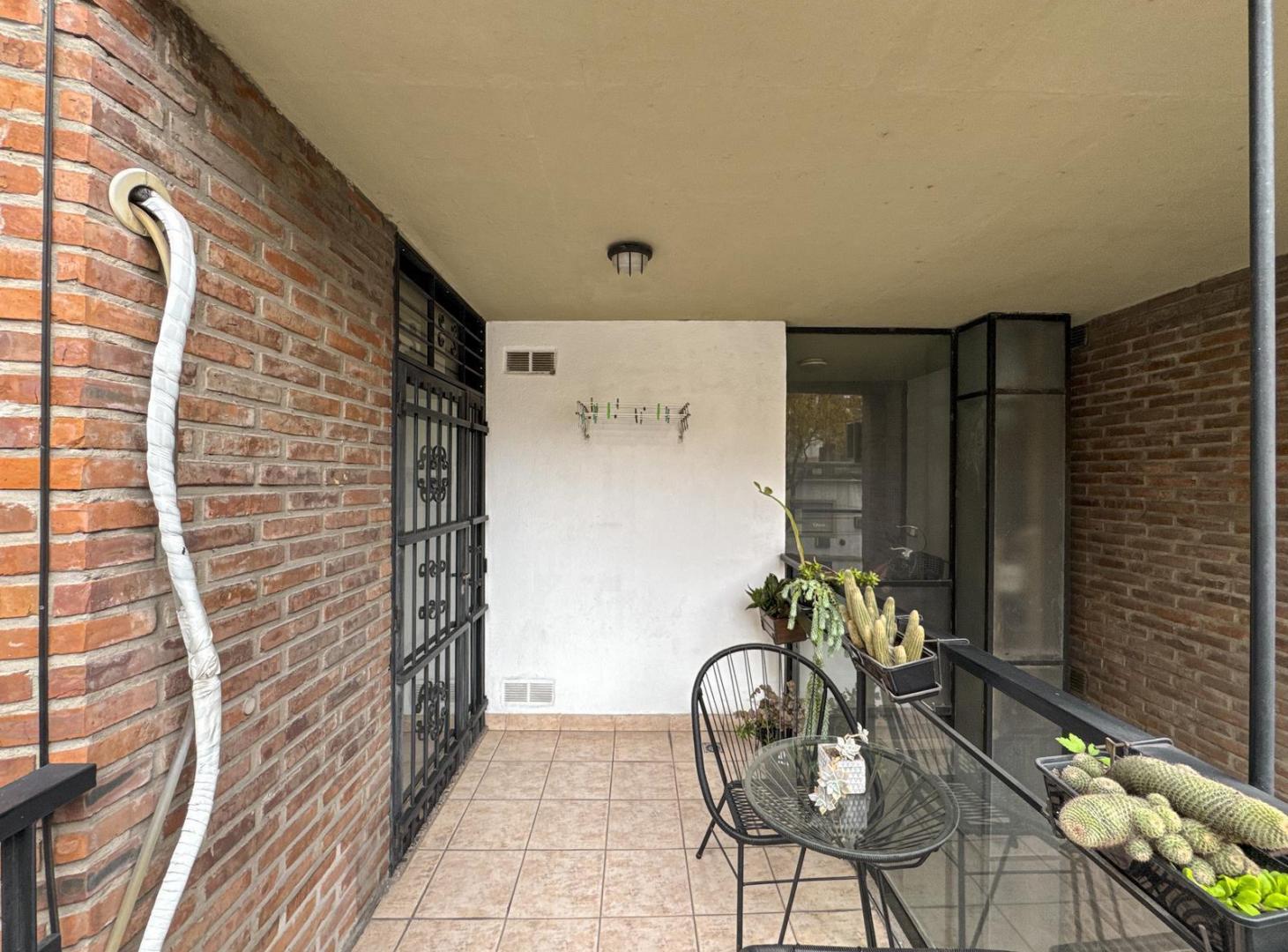 Departamento de 2 dormitorios con gran balcón en Zona Río