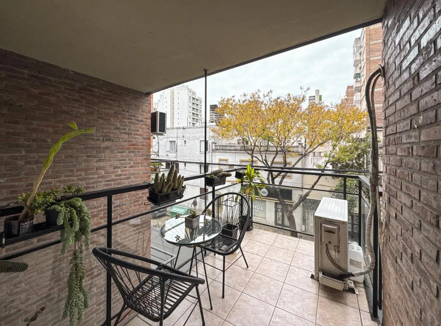 Departamento de 2 dormitorios con gran balcón en Zona Río 4