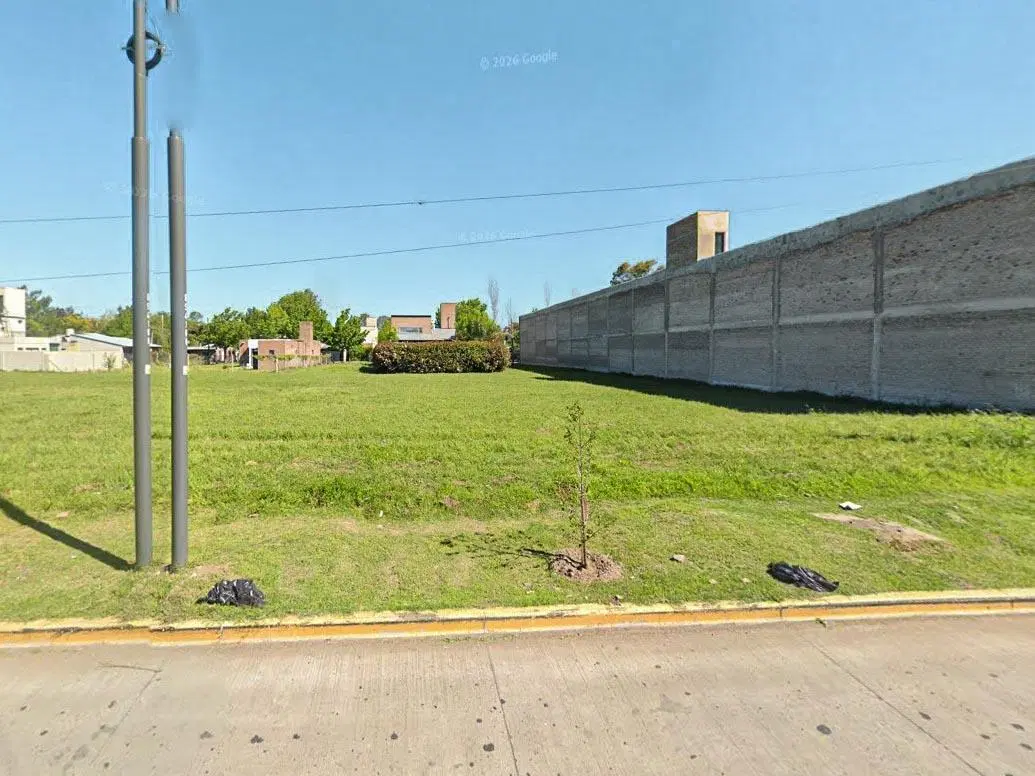 Terreno Comercial sobre Av. Calasanz con 346m² camino a Funes 4