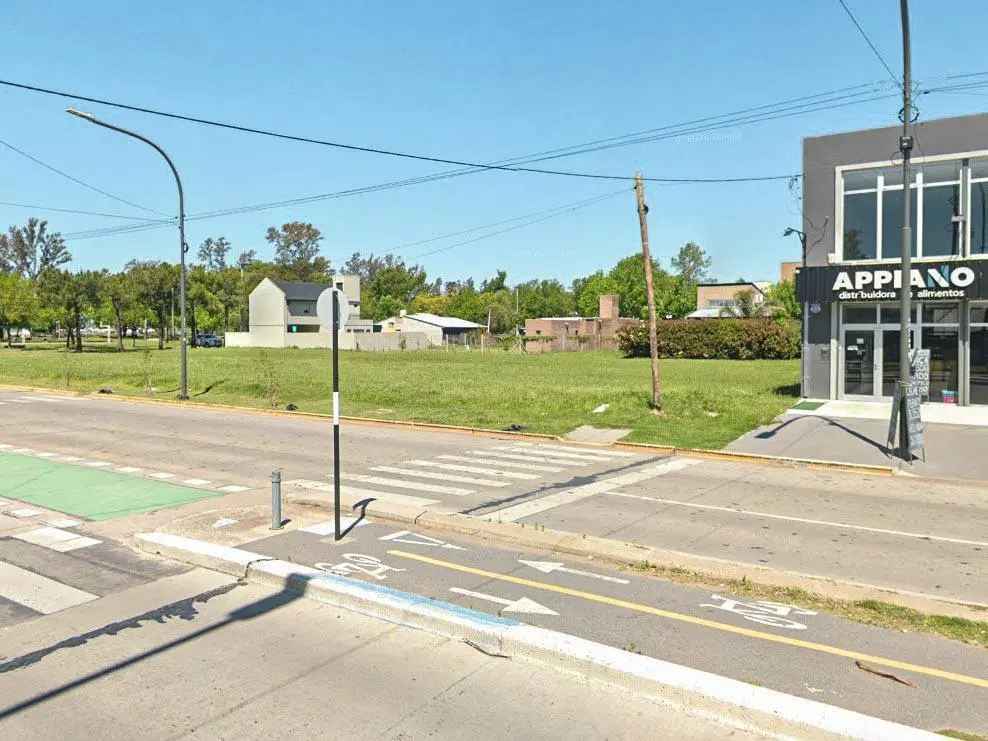 Terreno Comercial sobre Av. Calasanz con 346m² camino a Funes 5