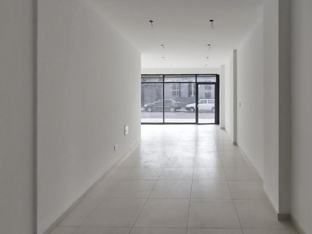 Foto de Ámplio local comercial a 100m de Av Pellegrini, imagen 1