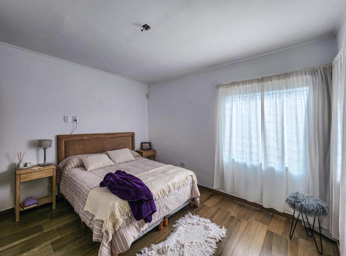 Casa de 2 dormitorios con gran jardín y pileta en las Tardes