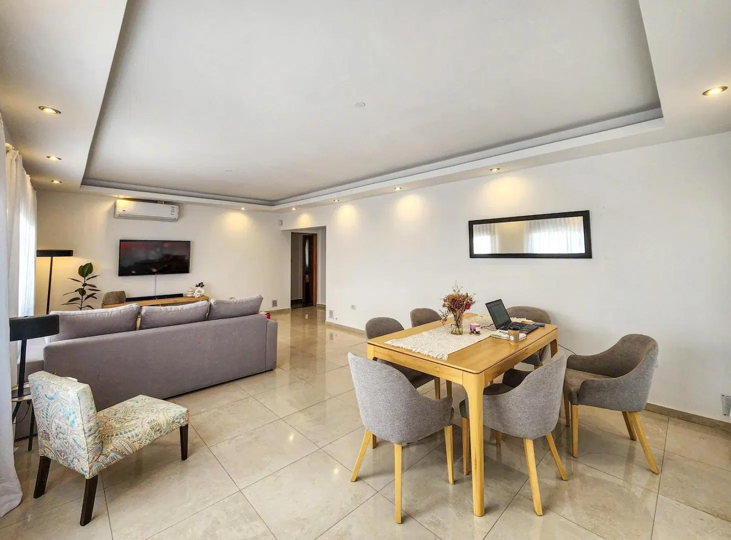 Casa de 2 dormitorios con gran jardín y pileta en las Tardes 4