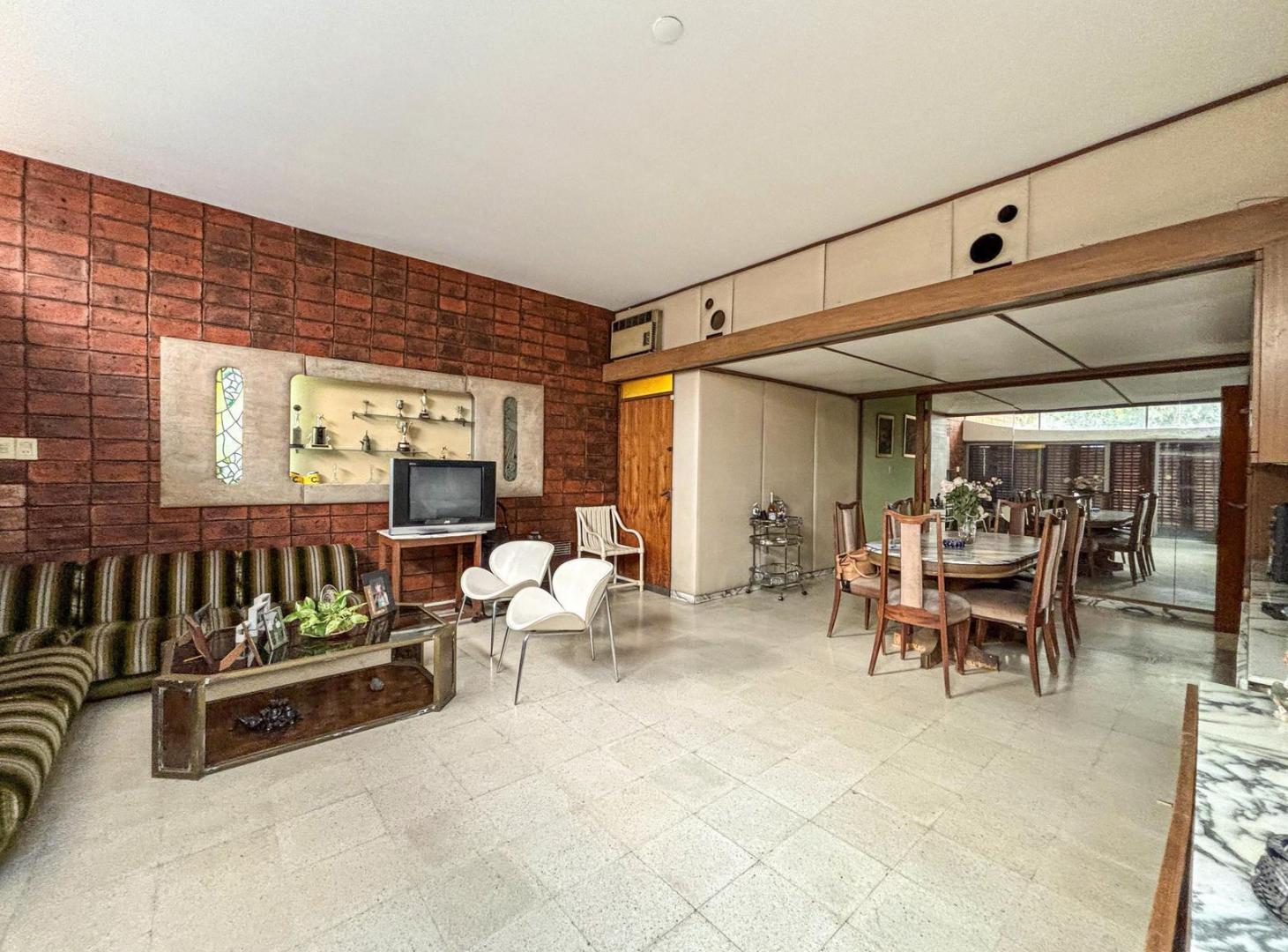 Foto de Casa de 3 dormitorios con gran jardín y pileta, imagen 2