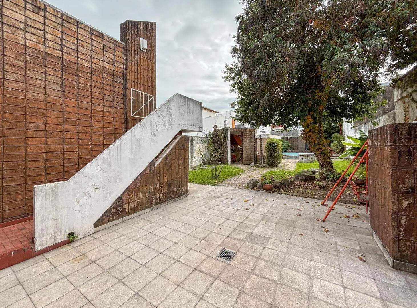 Casa de 3 dormitorios con gran jardín y pileta 5