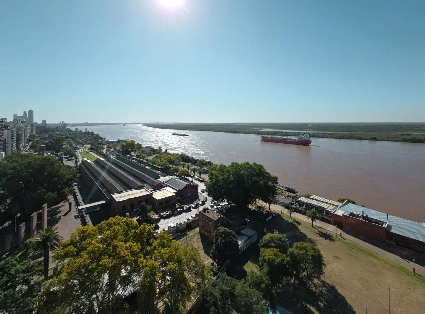 Departamento de 2 dormitorios con cochera y vista al río en Parque España 4