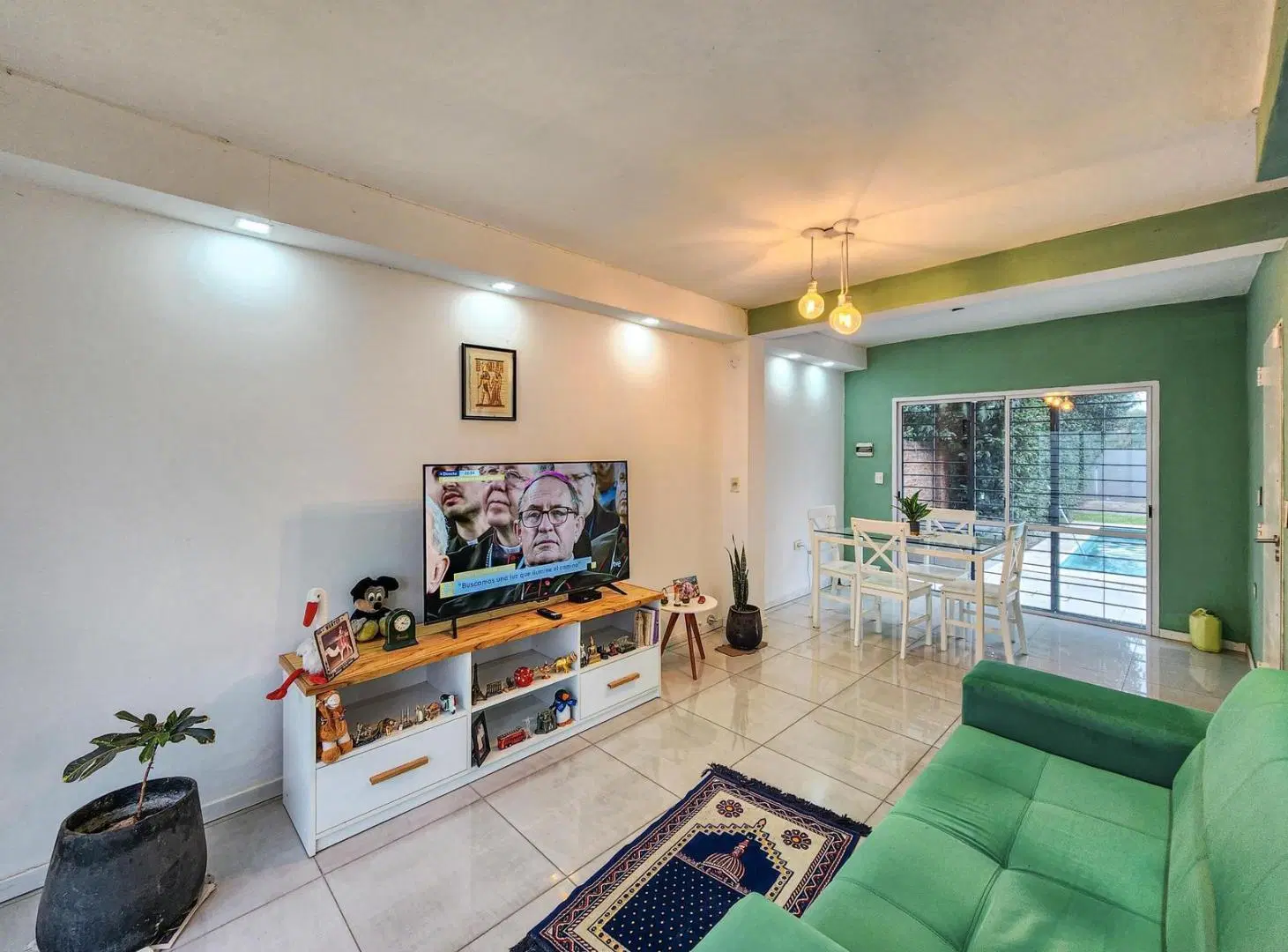 Casa de 2 dormitorios con pileta y jardin en Roldan 4