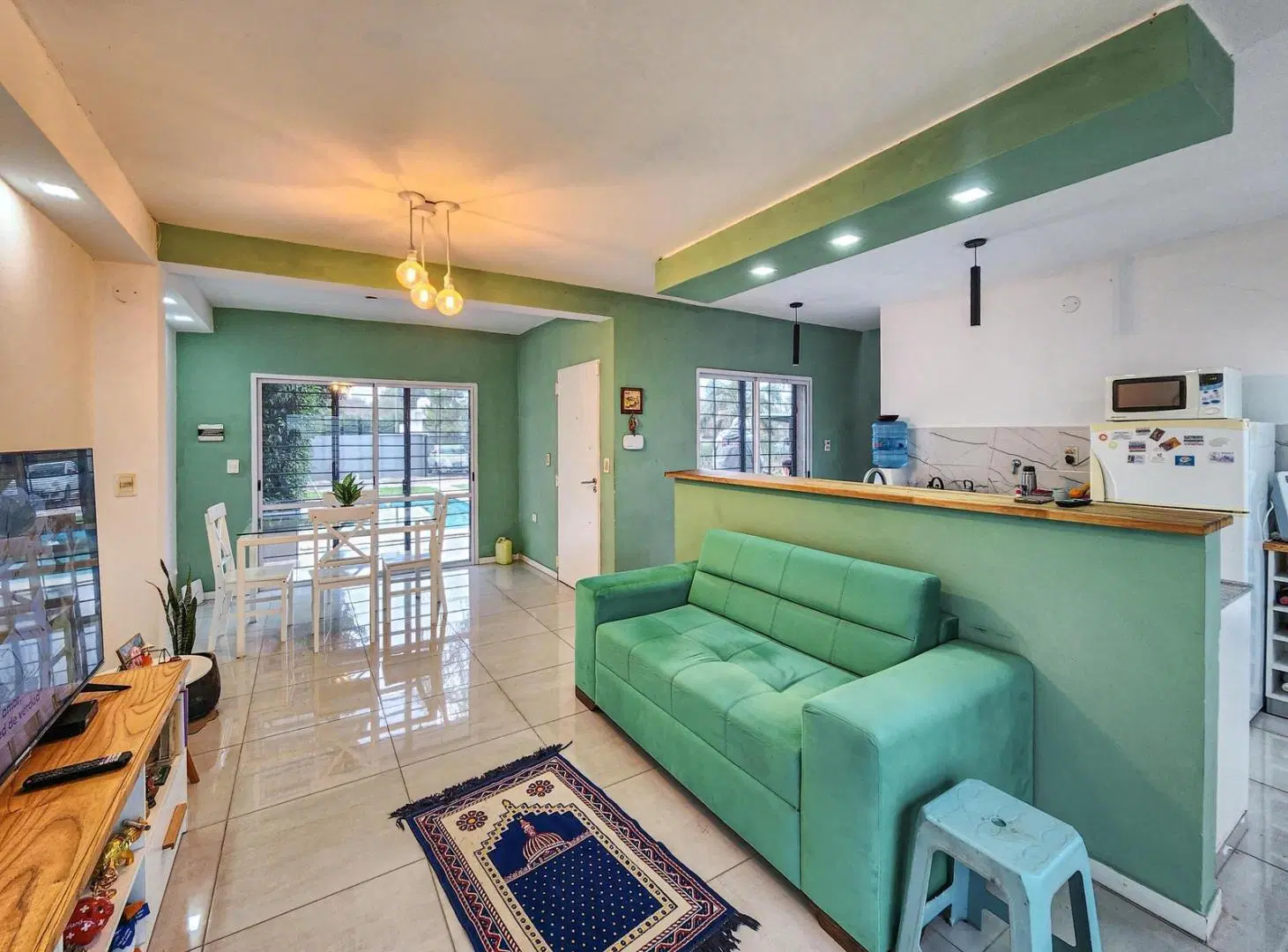 Casa de 2 dormitorios con pileta y jardin en Roldan 2