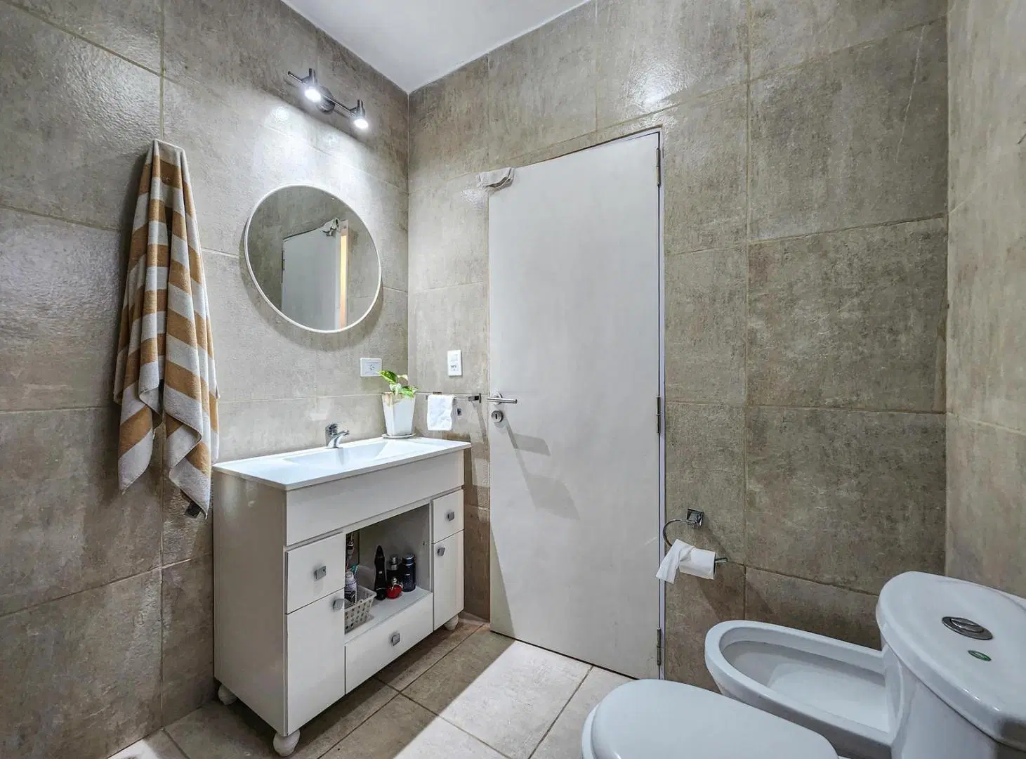 Casa de 2 dormitorios con pileta y jardin en Roldan 8