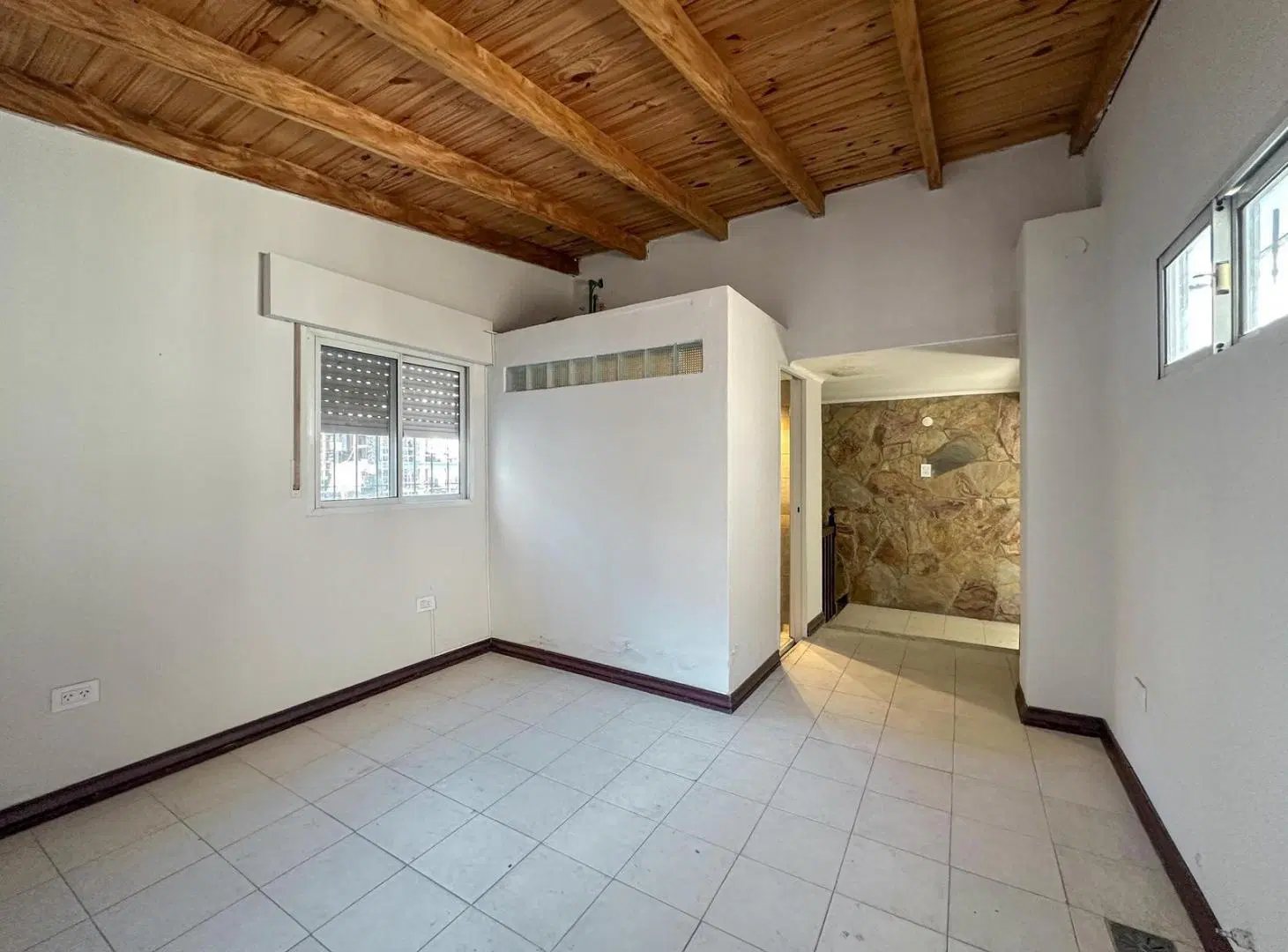 Casa de 4 dormitorios más escritorio con patio y terraza con parrillero 3