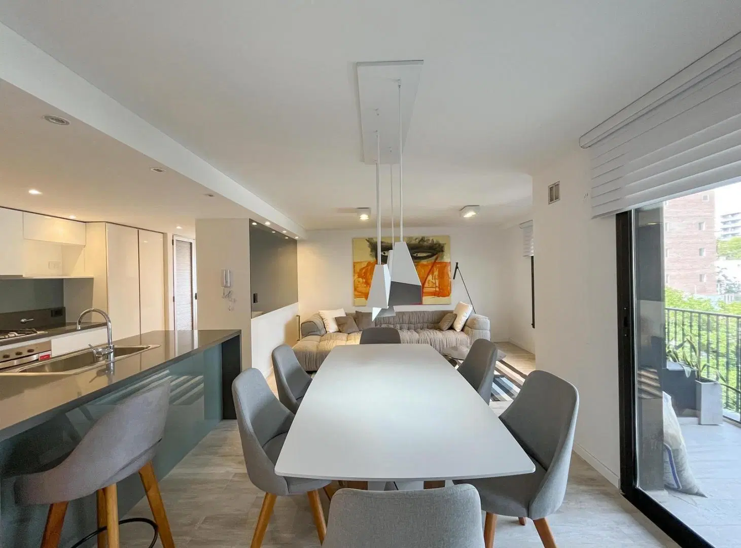 Departamento de 2 dormitorios, cochera y amenities en Lourdes 3