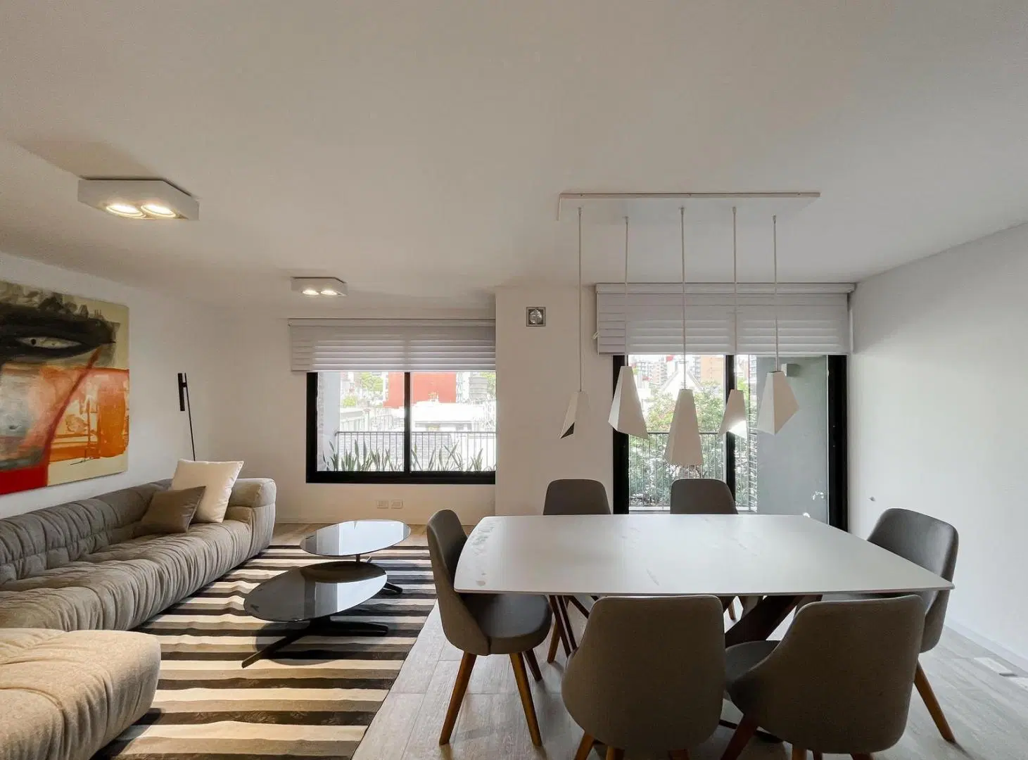 Departamento de 2 dormitorios, cochera y amenities en Lourdes 5