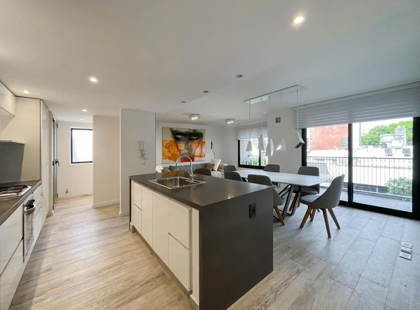 Departamento de 2 dormitorios, cochera y amenities en Lourdes 2