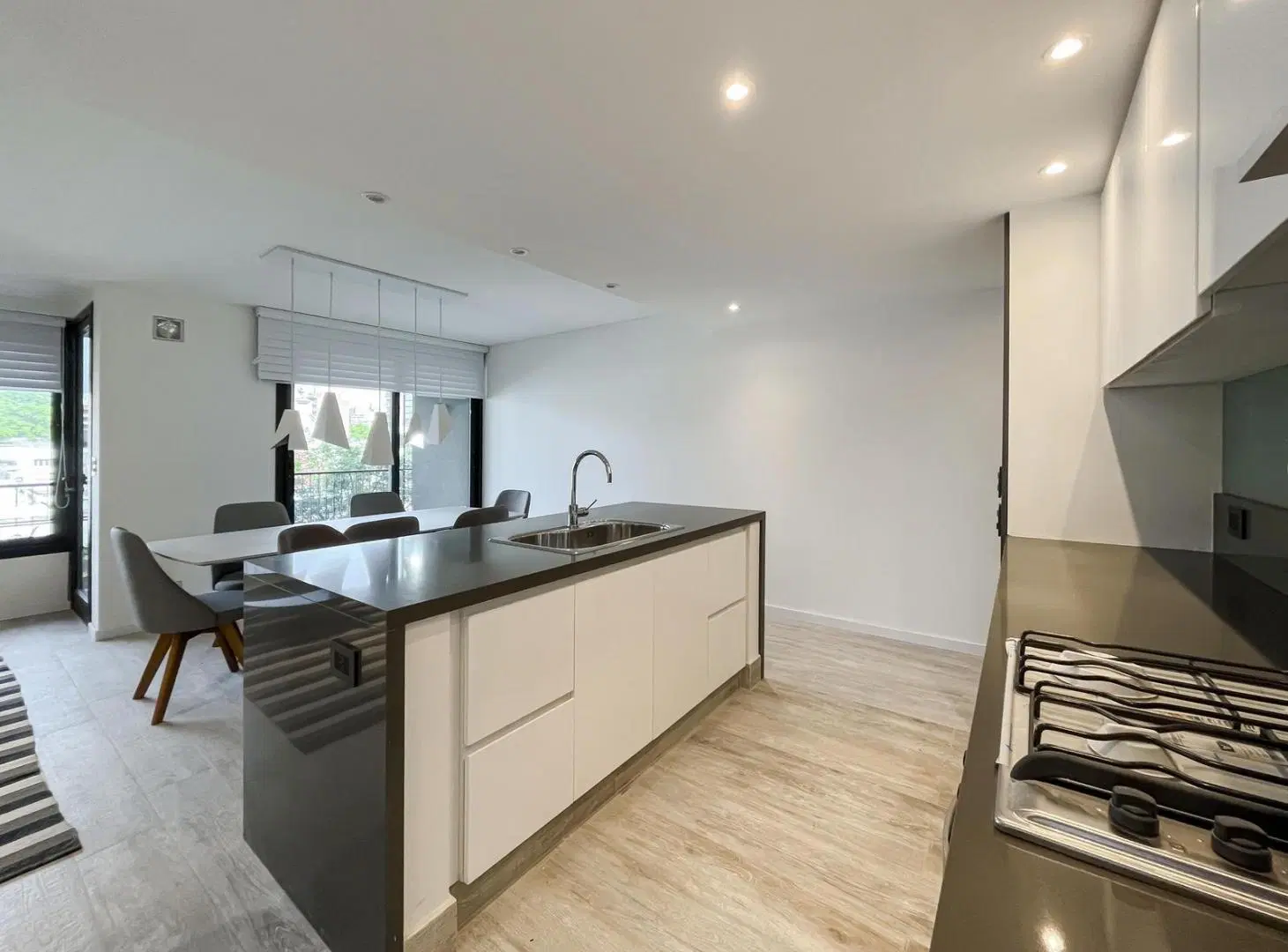 Departamento de 2 dormitorios, cochera y amenities en Lourdes 8
