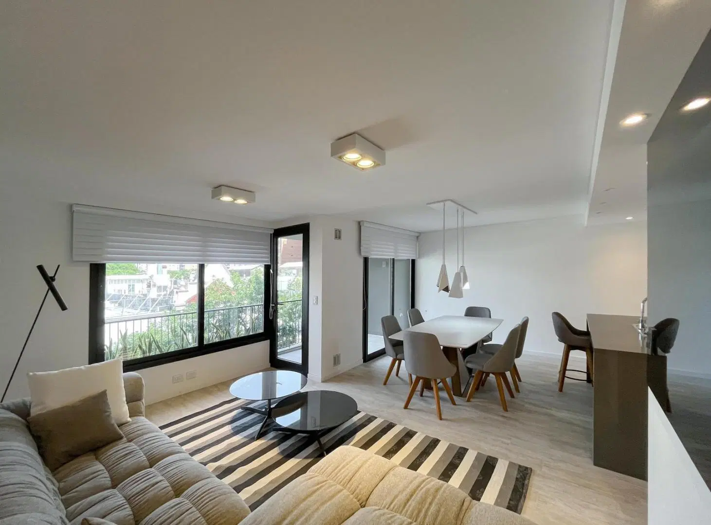 Departamento de 2 dormitorios, cochera y amenities en Lourdes 4